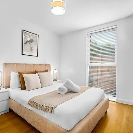 Centre - Two Bedroom - Secure Parking - 107h