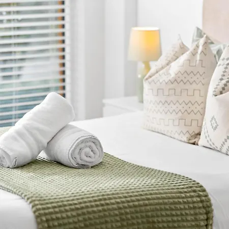 Apartmán Centre - Two Bedroom - Secure Parking - 107h