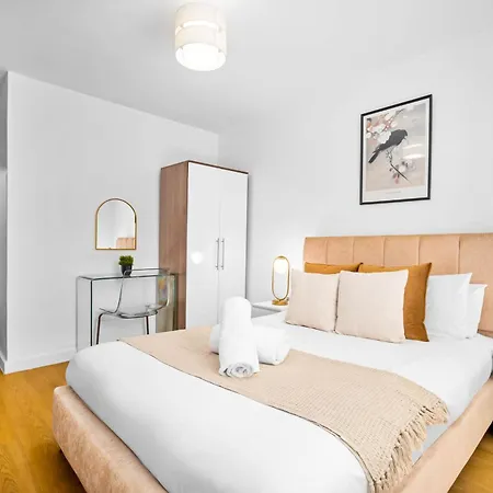 Apartmán Centre - Two Bedroom - Secure Parking - 107h